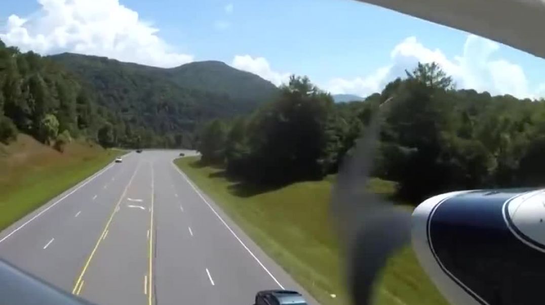 ⁣Pilot makes emergency landing on highway